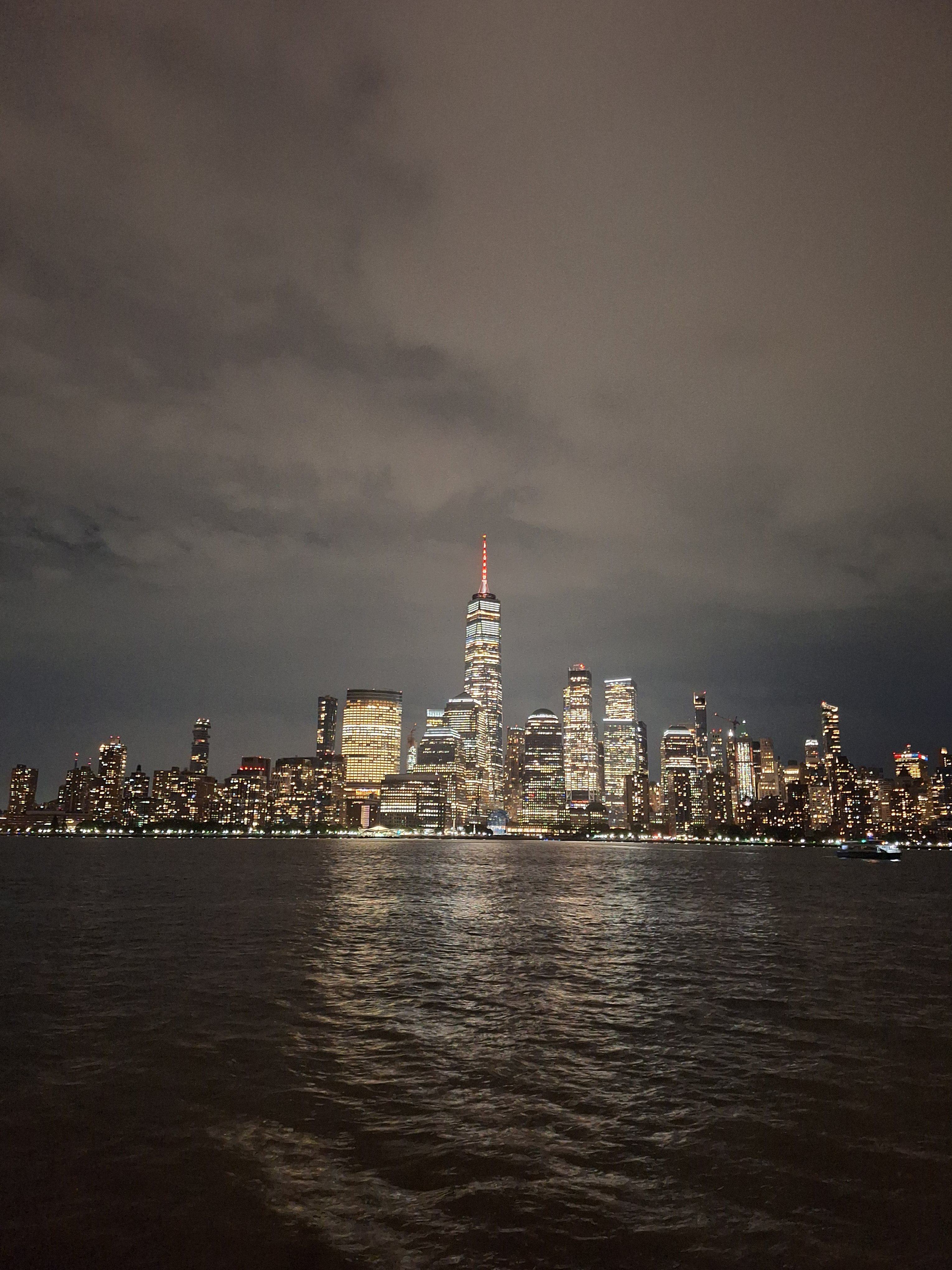 skyline notturno